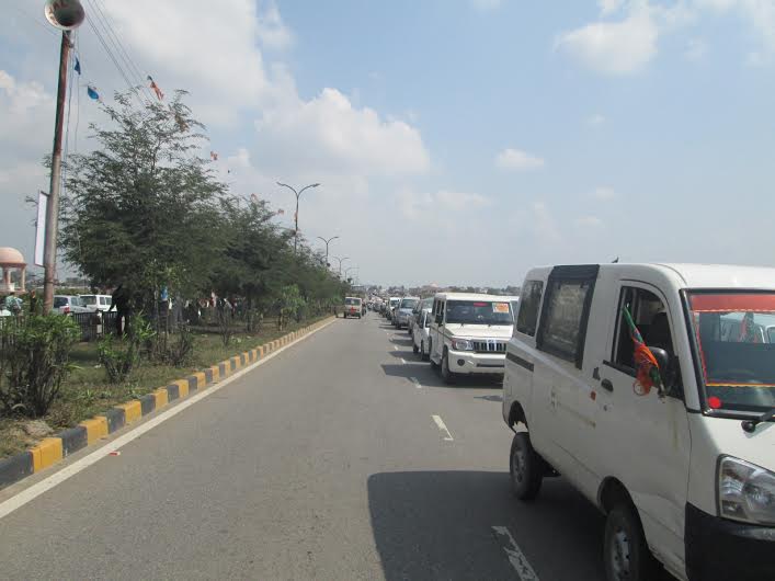 Bumper to bumper: On the highway towards the venue of Narendra Modi`s rally in Lucknow on Sunday.